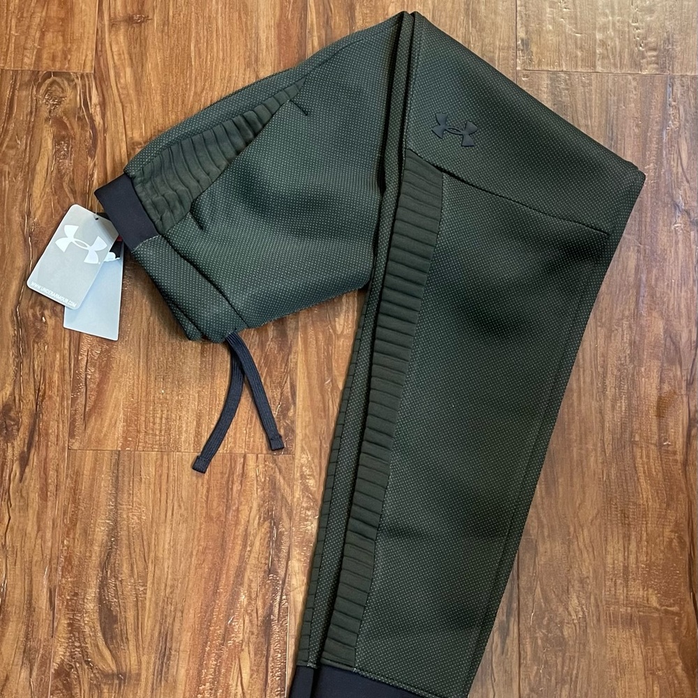 NWT Under Armour Joggers size Youth XL